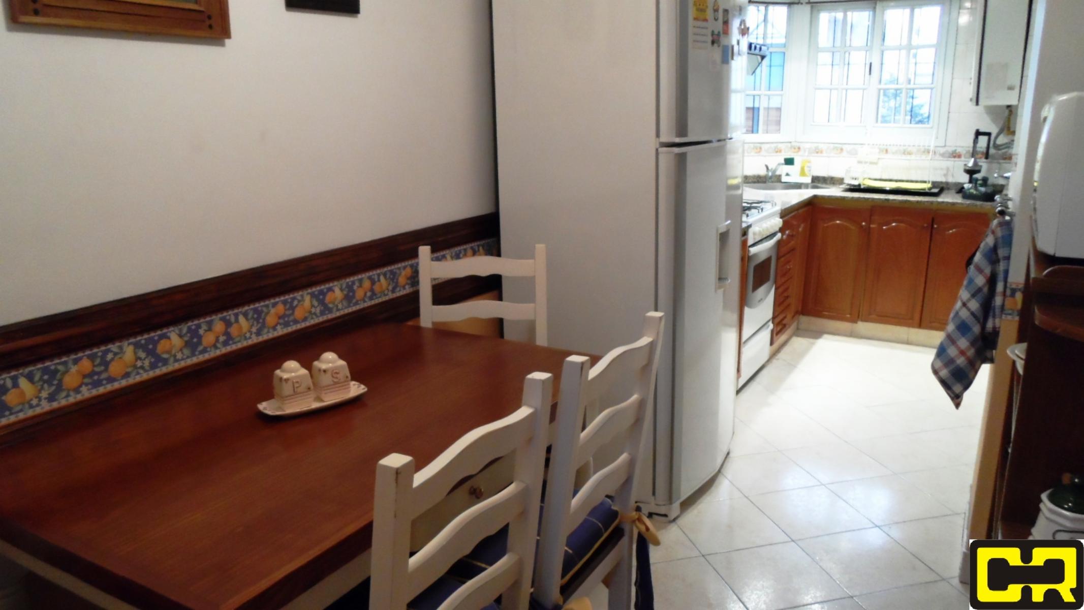 Magnifico piso de 5 ambientes con cochera cubierta y cuatro baños. — foto 9