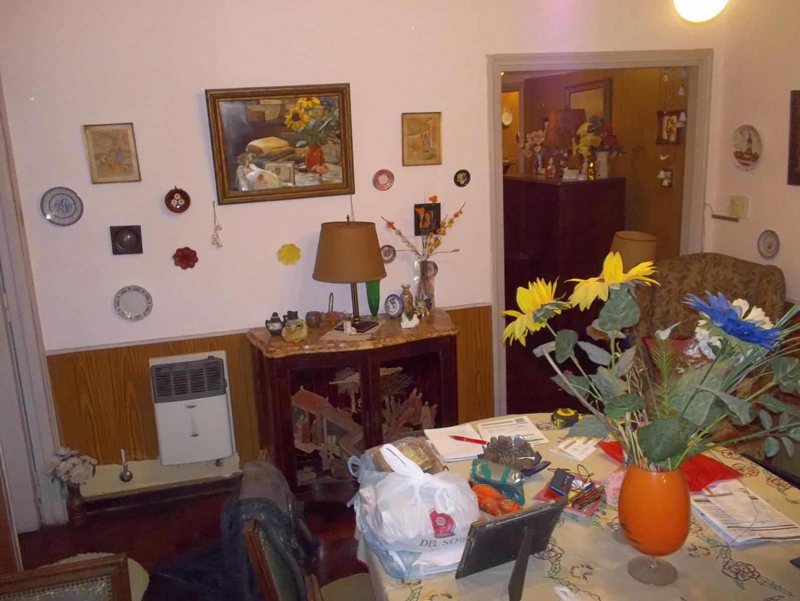 Excelente departamento de 3 ambientes con dos patios de uso propio y cocina comedor. — foto 2