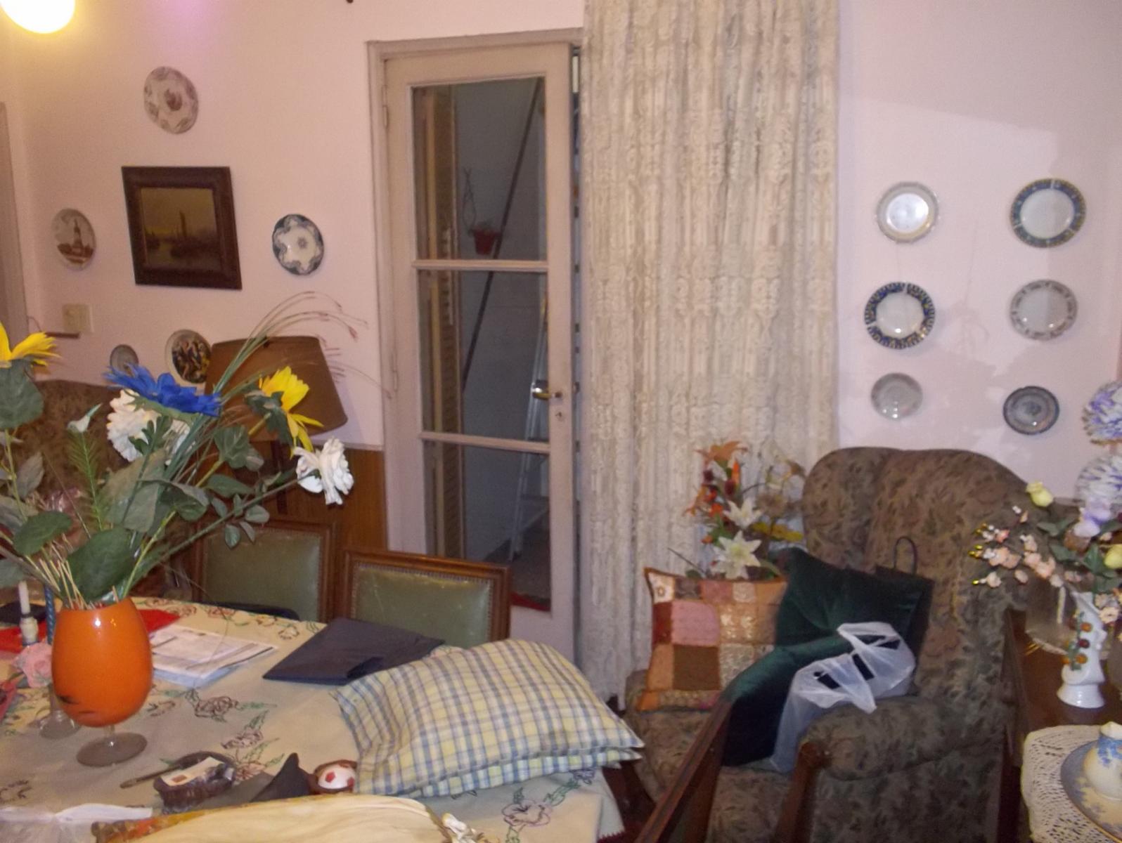 Excelente departamento de 3 ambientes con dos patios de uso propio y cocina comedor. — foto 3
