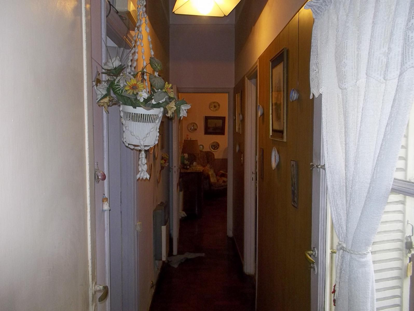 Excelente departamento de 3 ambientes con dos patios de uso propio y cocina comedor. — foto 5