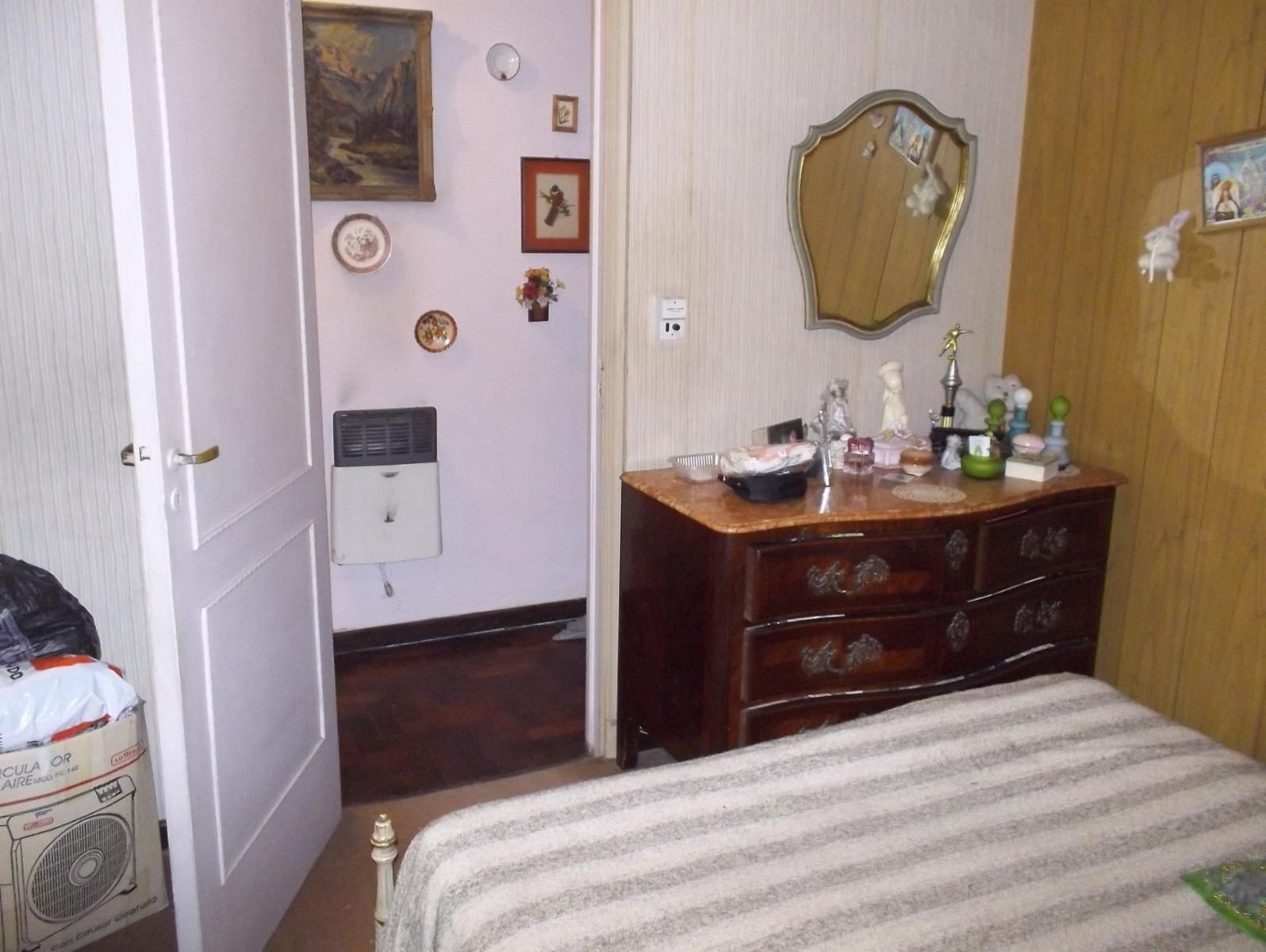Excelente departamento de 3 ambientes con dos patios de uso propio y cocina comedor. — foto 8