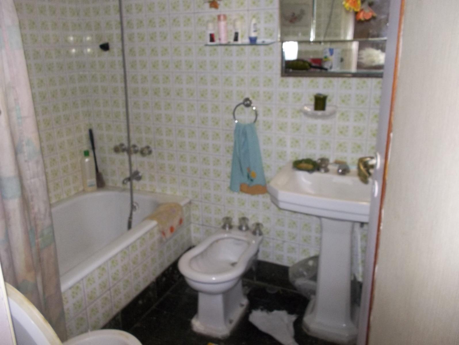 Excelente departamento de 3 ambientes con dos patios de uso propio y cocina comedor. — foto 13