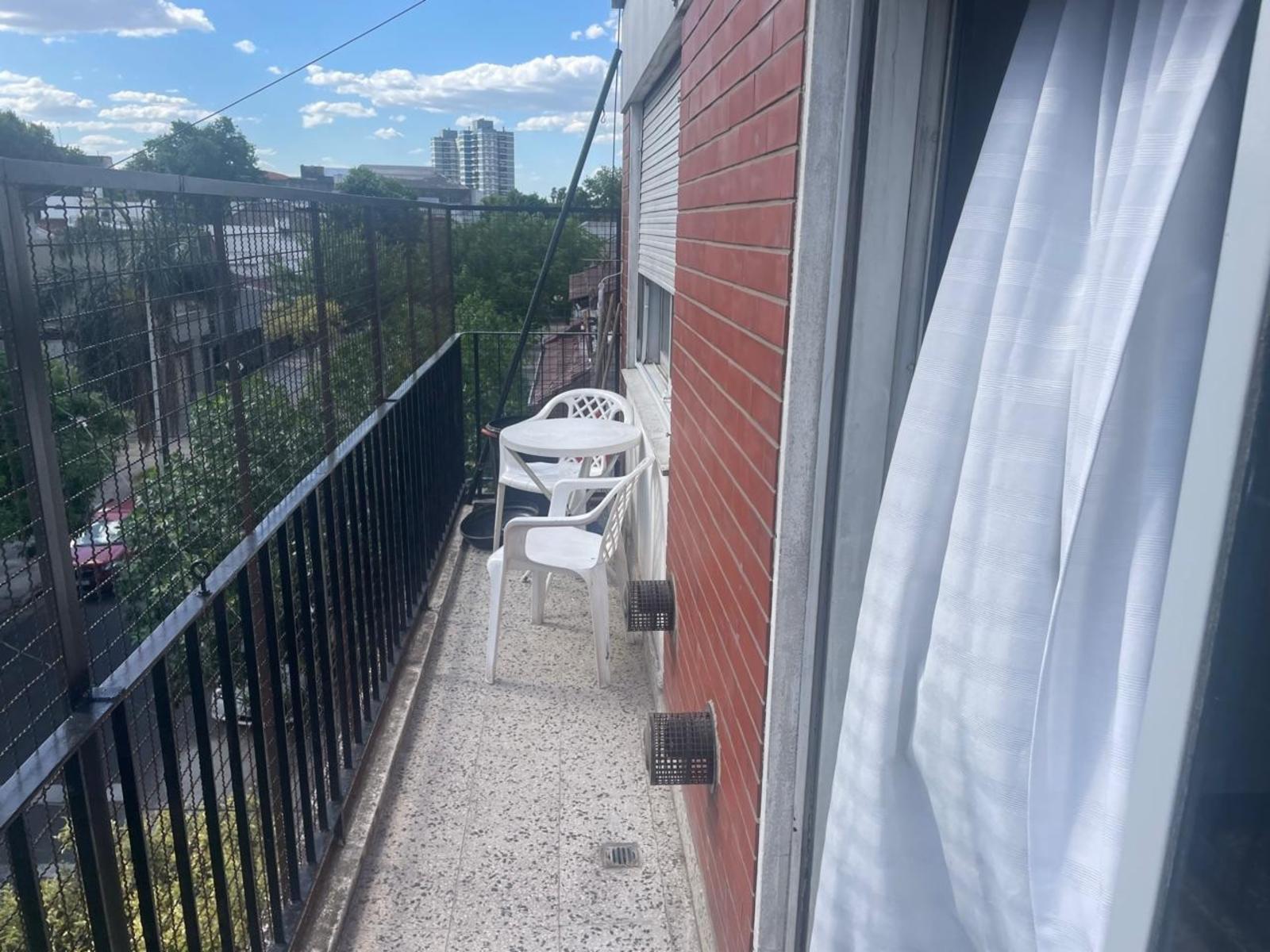 Departamento de 3 ambientes al frente con balcon super luminoso. — foto 8