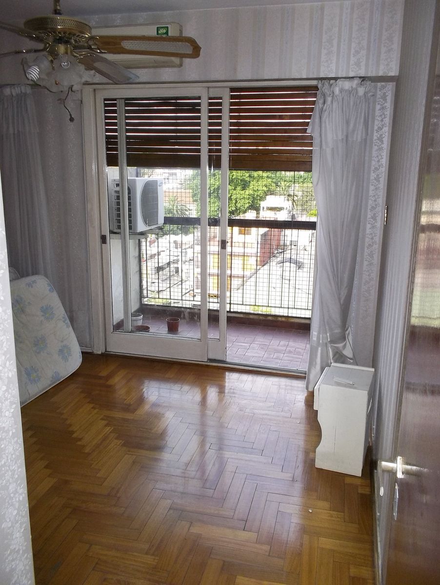 Departamento 3 ambientes modernizado contrafrente con balcon. - 16
