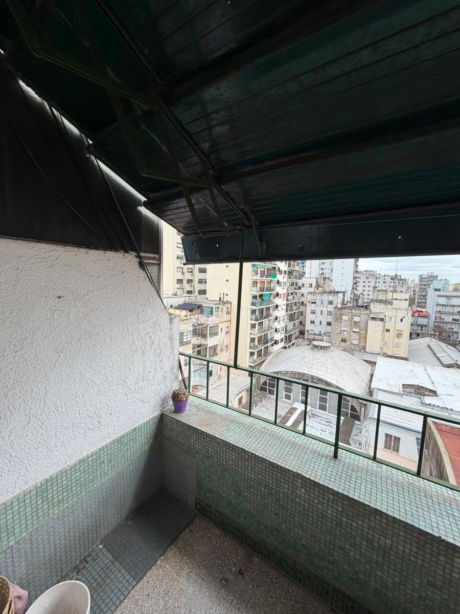 Muy buen departamento 2 ambientes al frente con balcon terraza. - 1