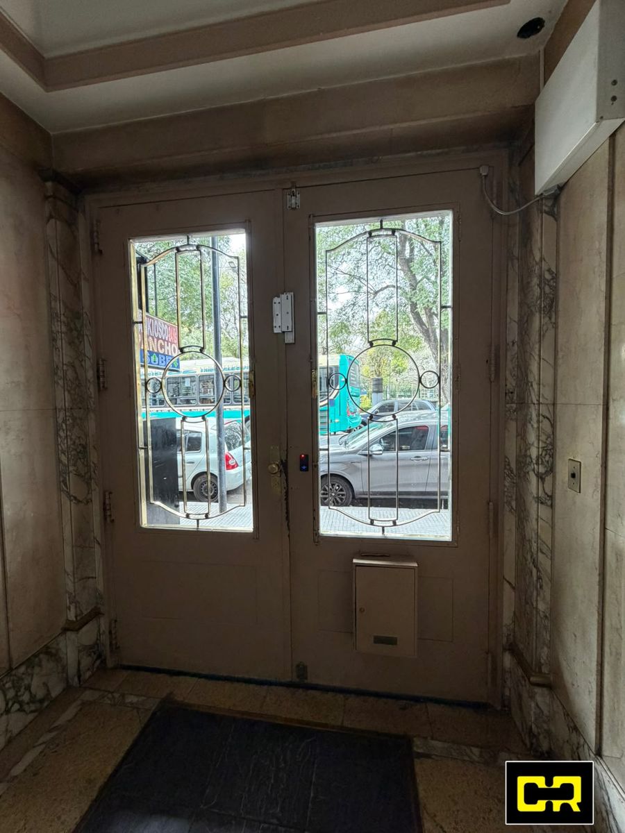 Muy buen departamento 2 ambientes al frente con balcon terraza. - 6