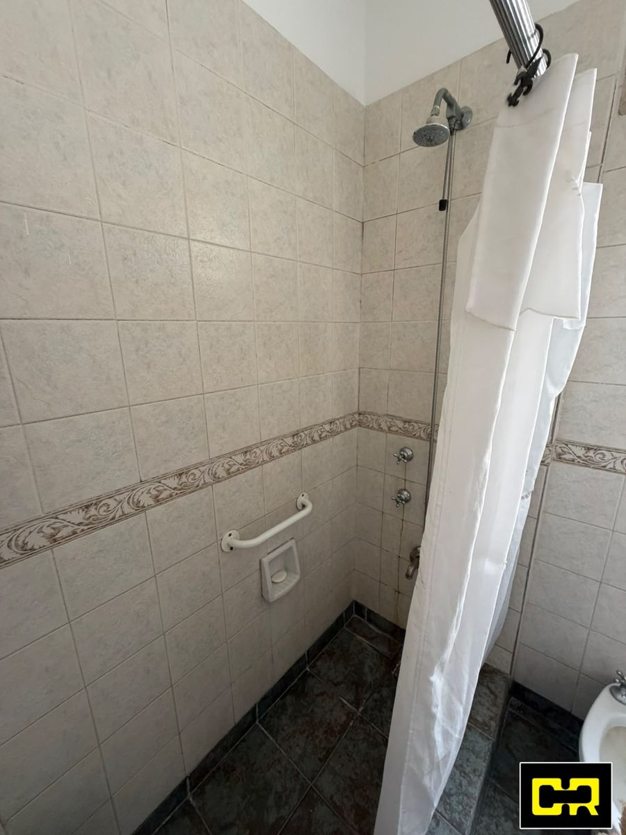 Muy buen departamento 2 ambientes al frente con balcon terraza. - 11