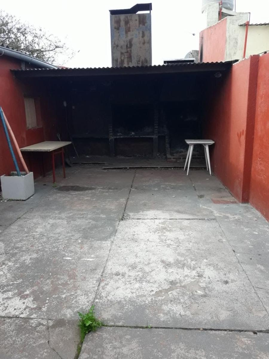 SE VENDE CASA GRANDE EN ZONA INTERMEDIA