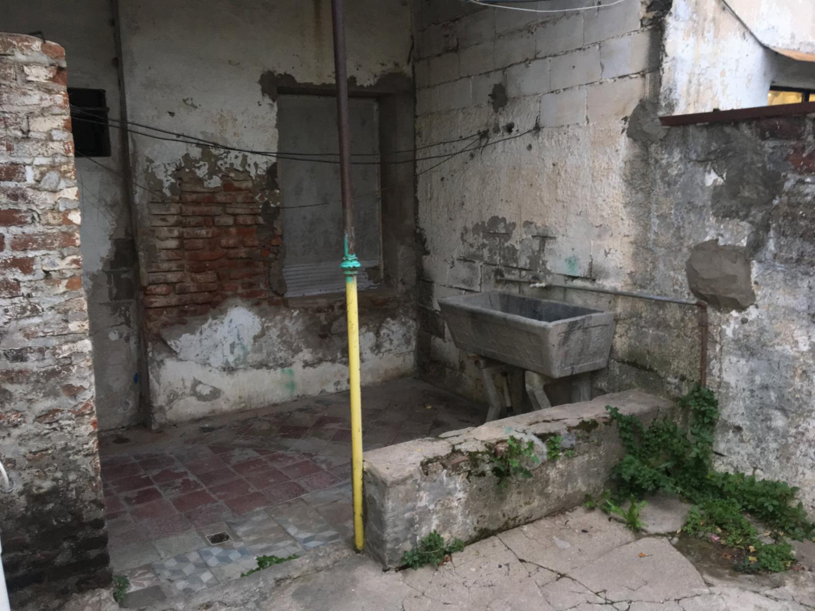 SE VENDE LOTE DE 10 X 50 CON GALPÓN Y CASA A RECICLAR - 5