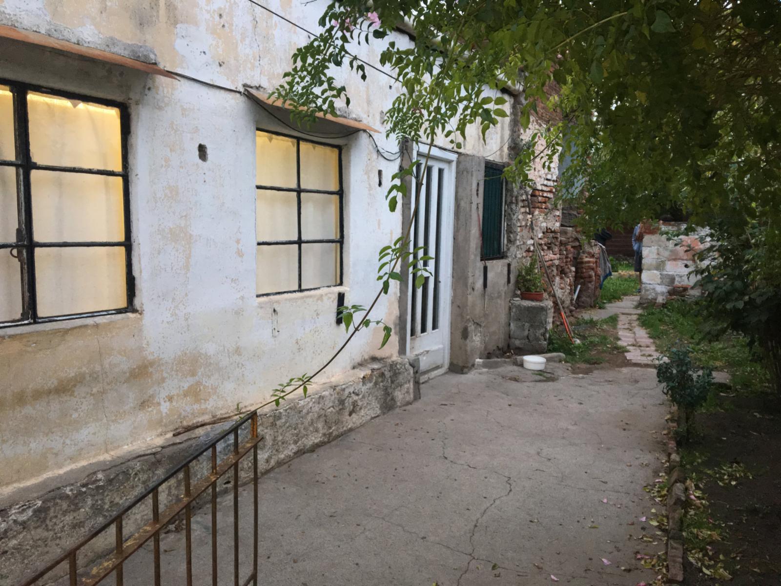 SE VENDE LOTE DE 10 X 50 CON GALPÓN Y CASA A RECICLAR - 11