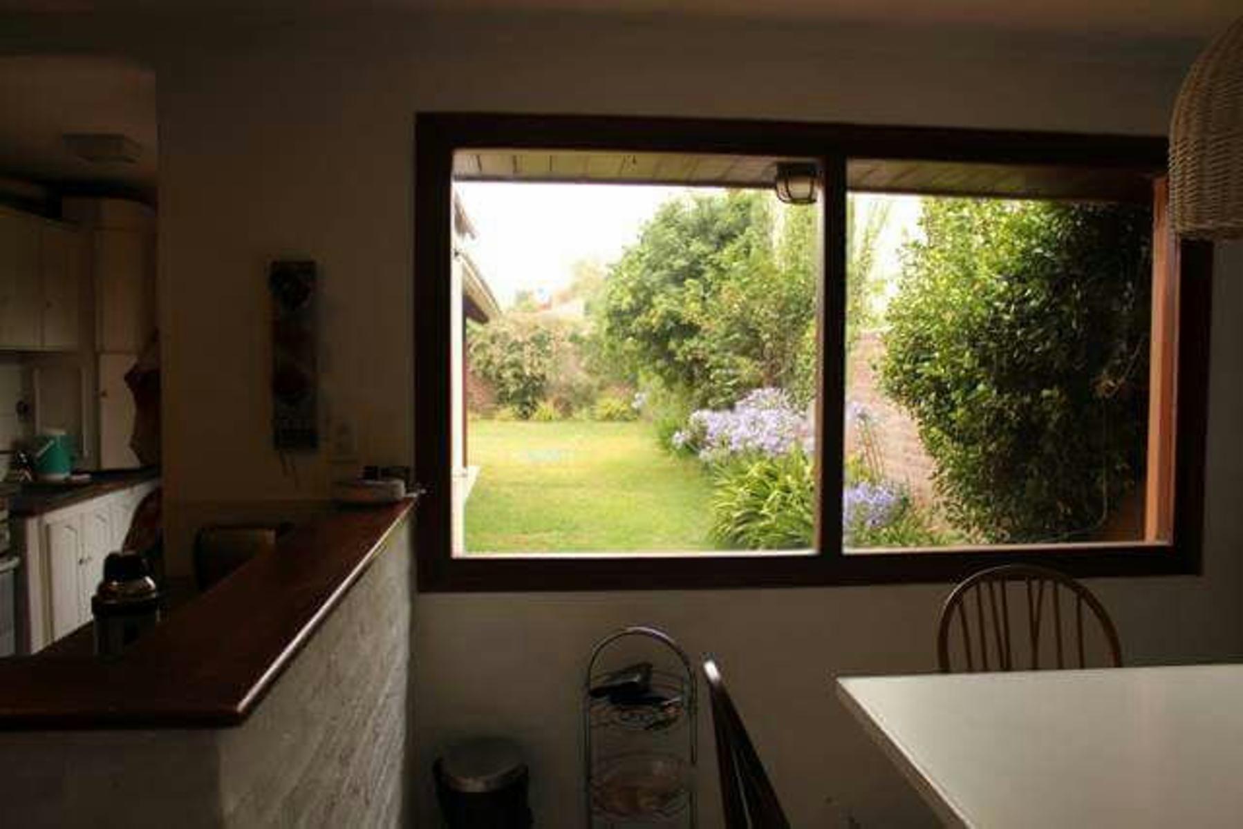 SE VENDE CHALET EN ZONA PARQUE