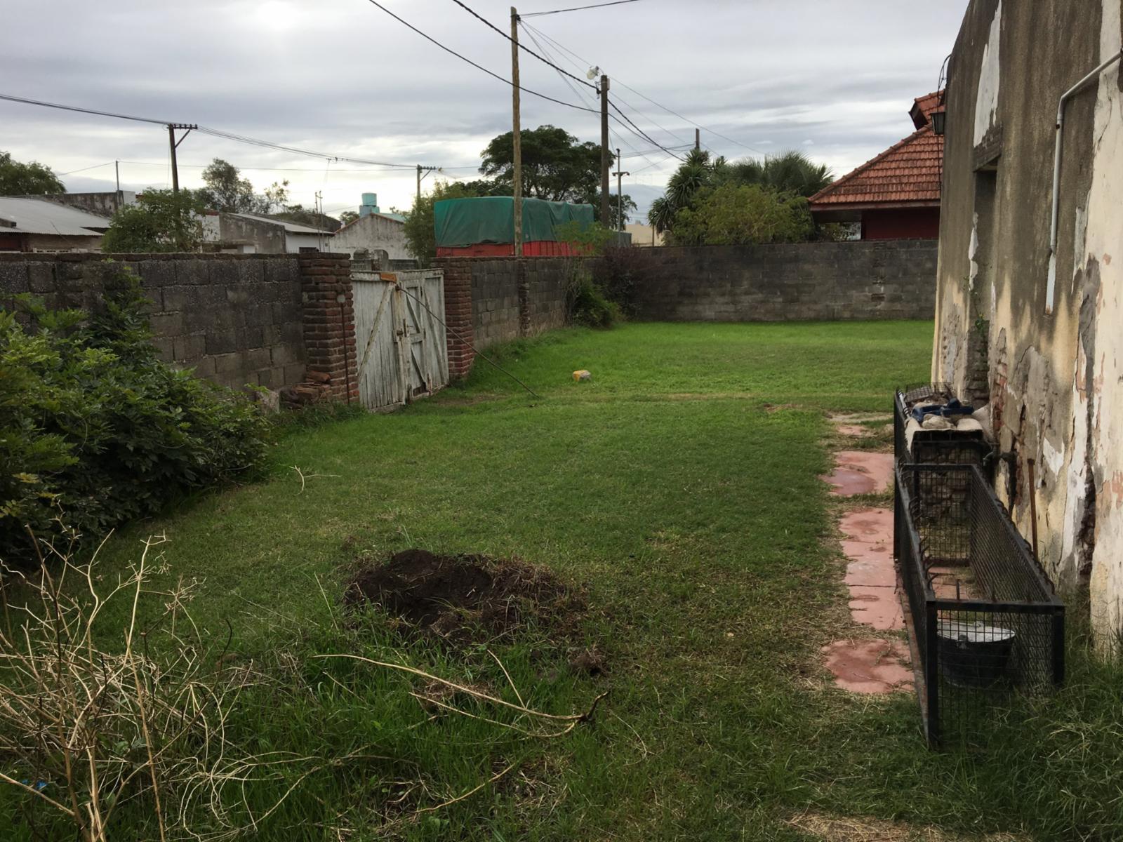 SE VENDE GRAN LOTE CON CASA Y LOCAL A LA CALLE ZONA QUEQUEN