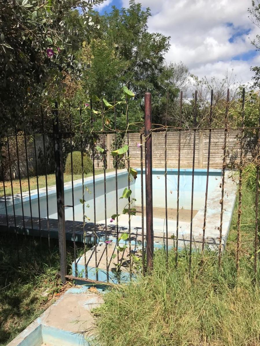 SE VENDE HERMOSO CHALET EN CACHARI PARTIDO DE AZUL
