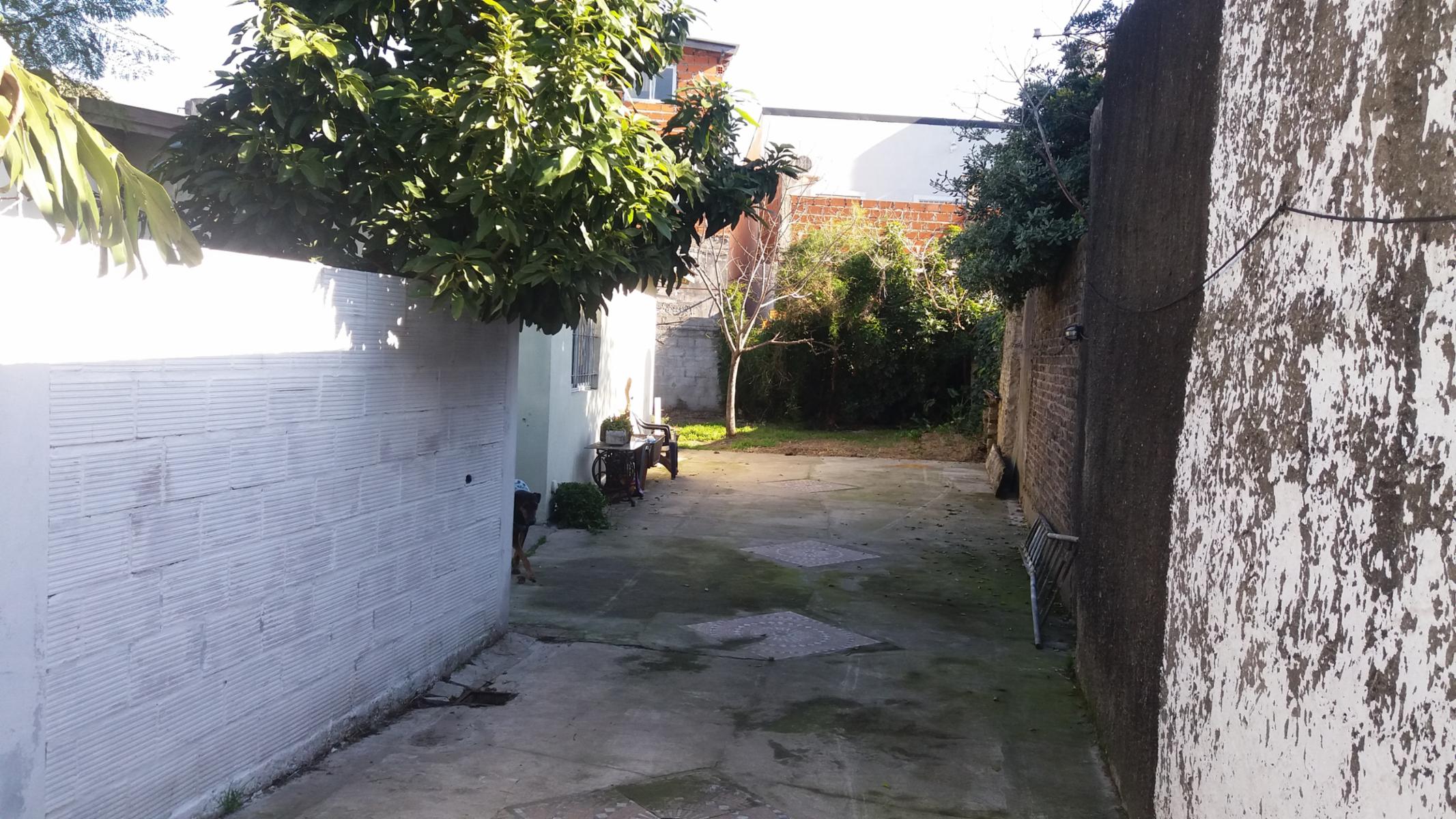 Venta Casa PH de 3 Amb. c/ patio, jardín y entrada de autos pasante. — foto 2