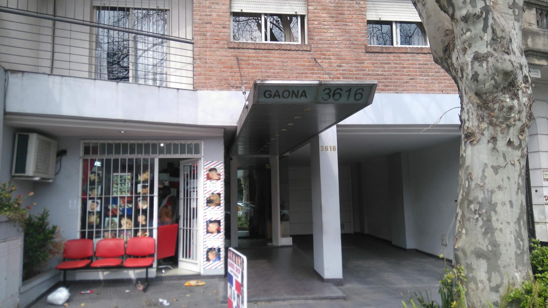 Venta Departamento de 2 ambientes con patio y dos cocheras cubiertas en Flores. — foto 3