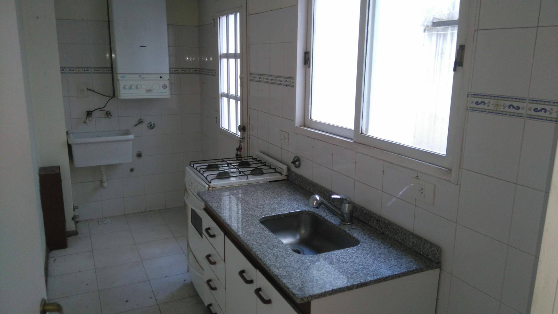 Venta Departamento de 2 ambientes con patio y dos cocheras cubiertas en Flores. — foto 5
