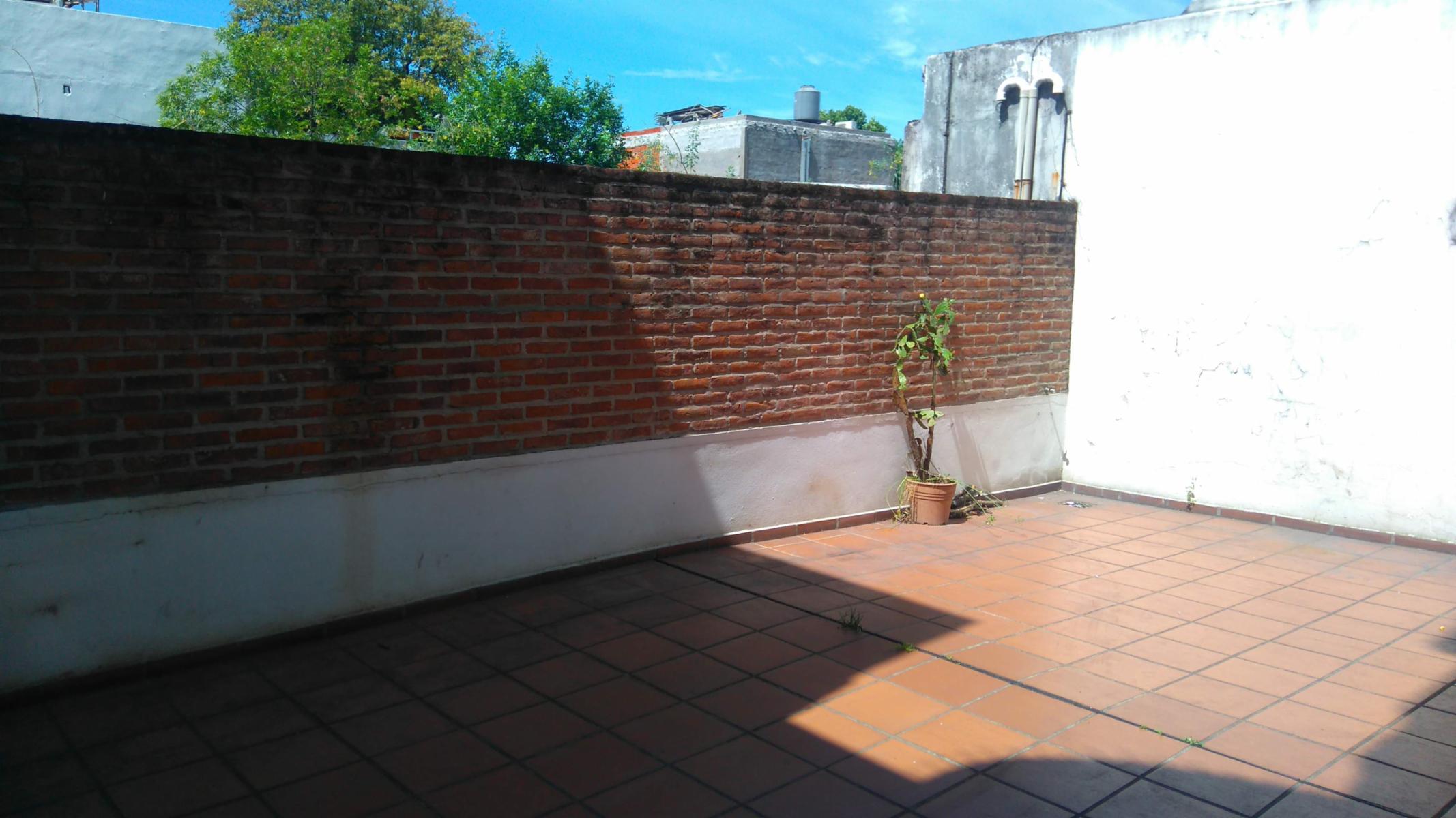 Venta Departamento de 2 ambientes con patio y dos cocheras cubiertas en Flores. — foto 9