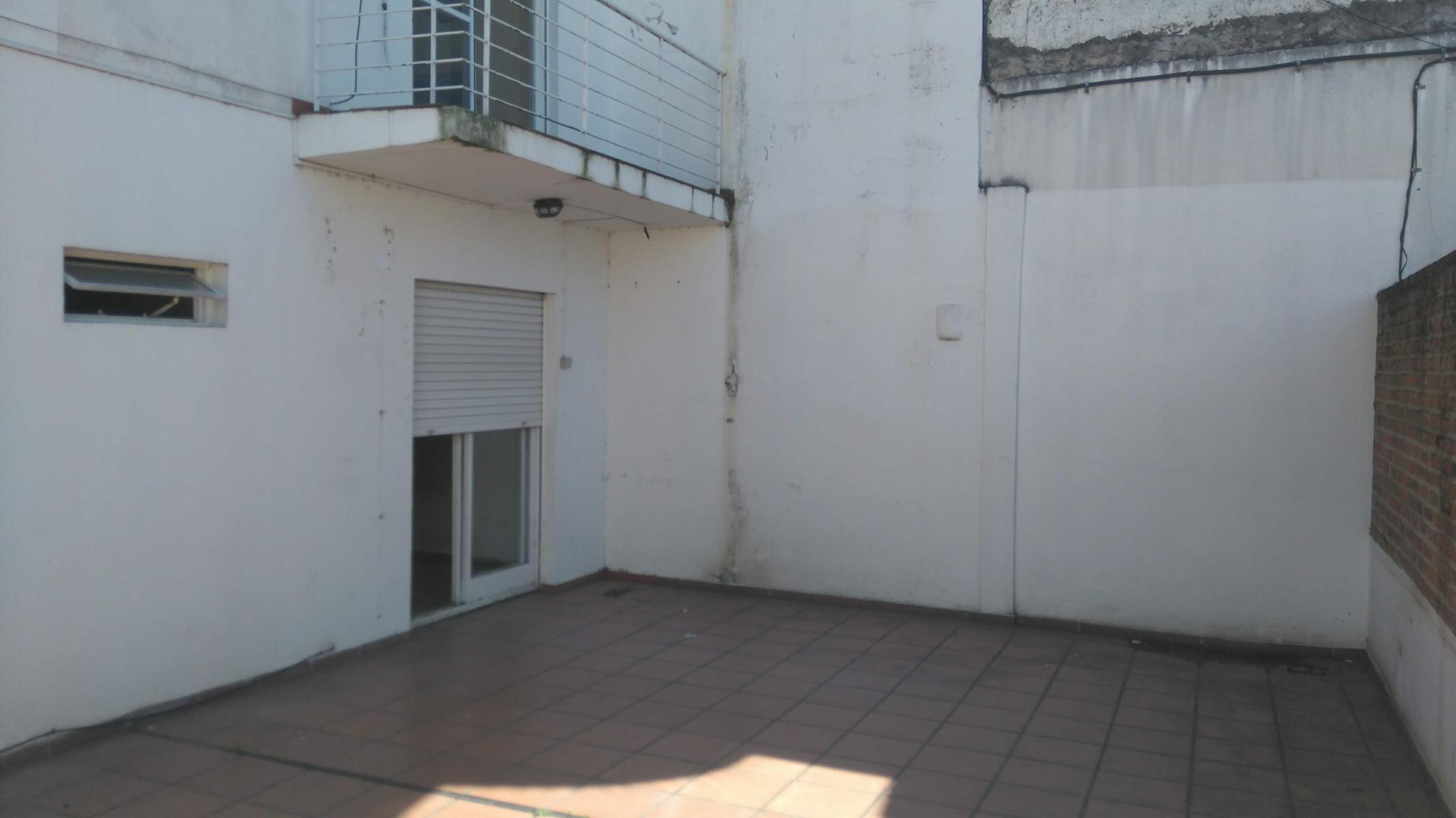 Venta Departamento de 2 ambientes con patio y dos cocheras cubiertas en Flores. — foto 10