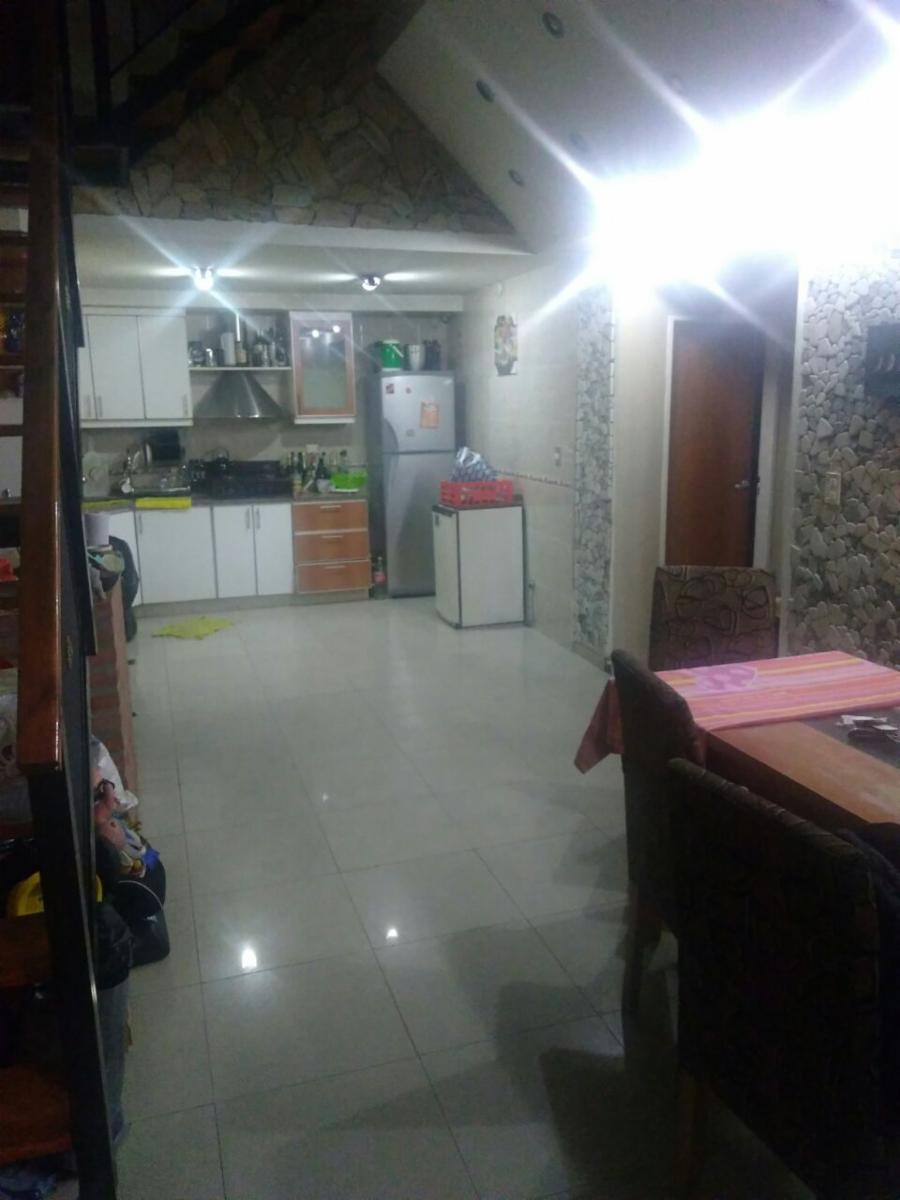 Venta casa 4 amb c/ dependencia - Flores
