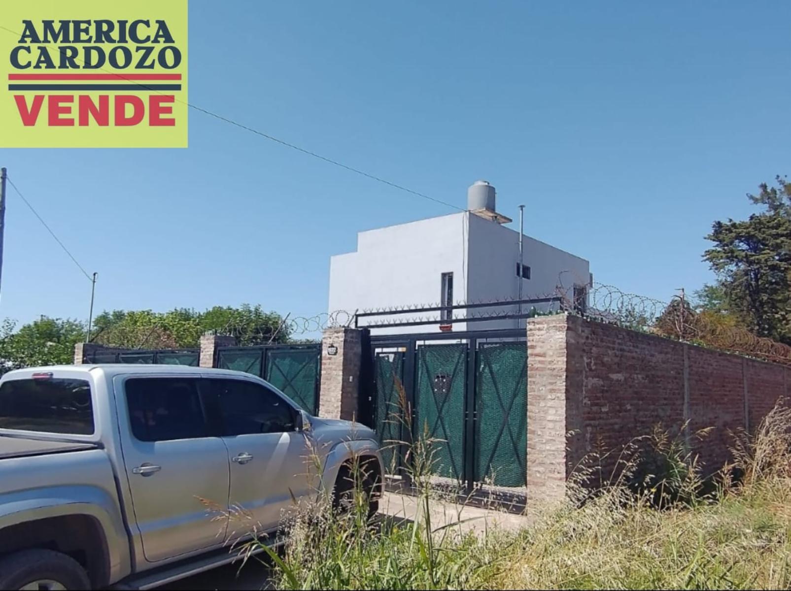 CASA , 4 AMBIENTES CON COCHERA TECHADA, PASO DEL REY