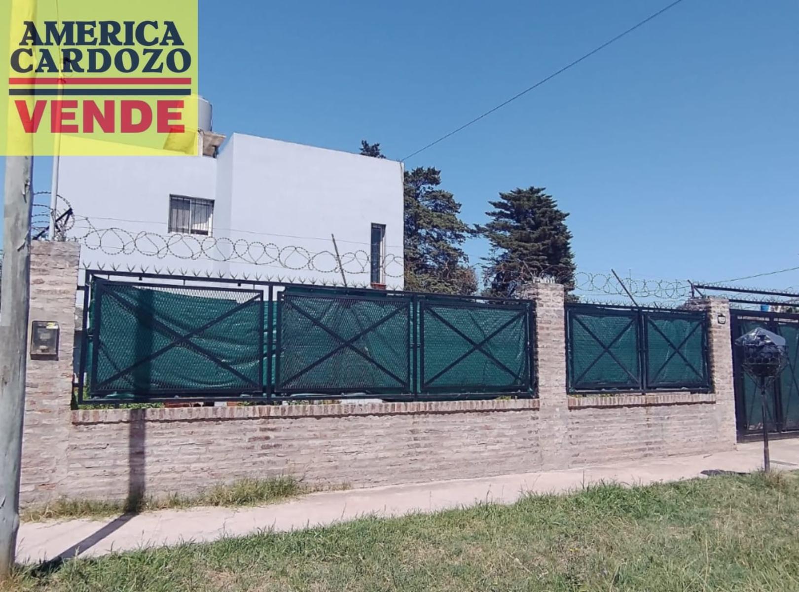 CASA , 4 AMBIENTES CON COCHERA TECHADA, PASO DEL REY — foto 2