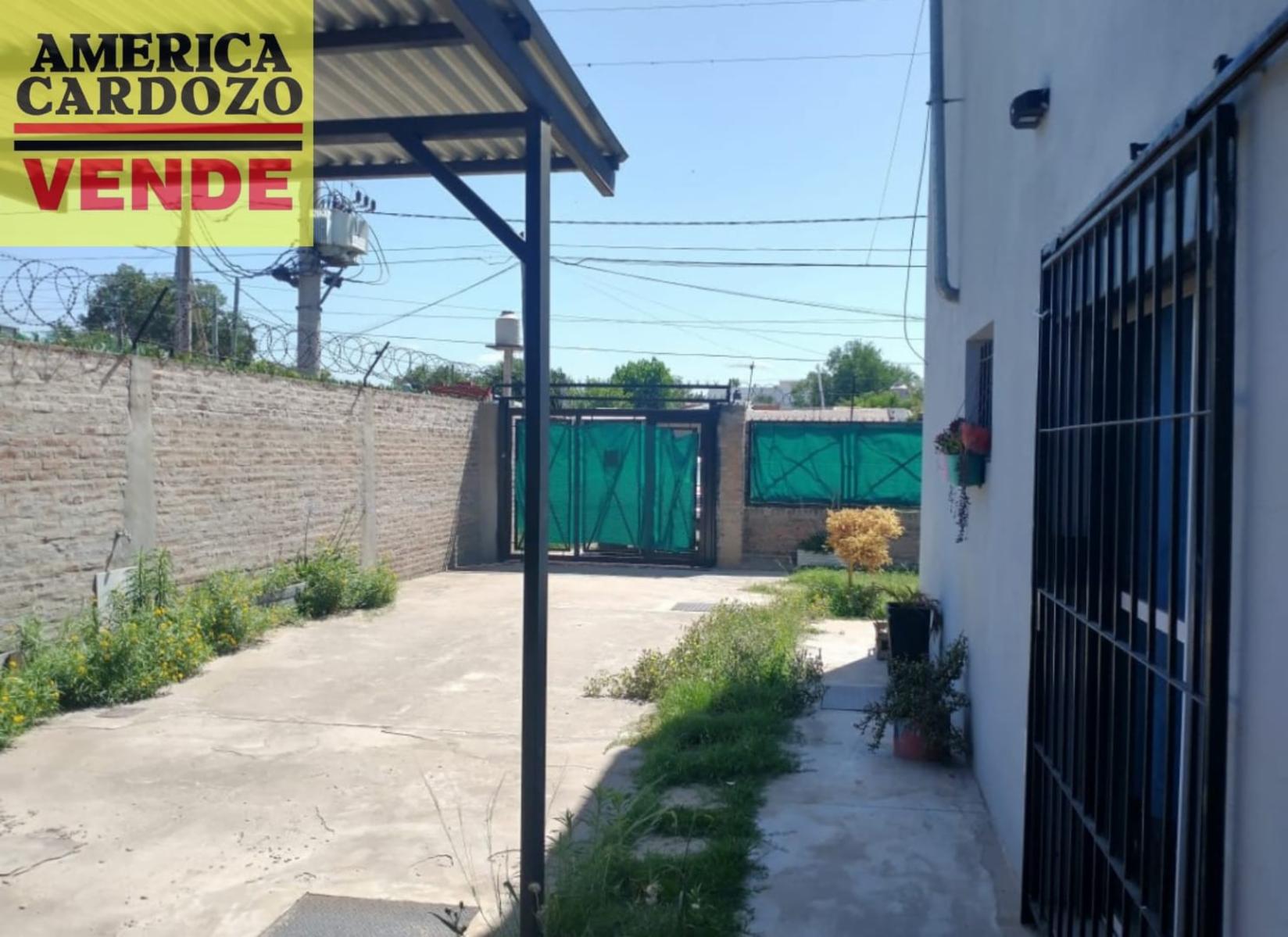 CASA , 4 AMBIENTES CON COCHERA TECHADA, PASO DEL REY — foto 3