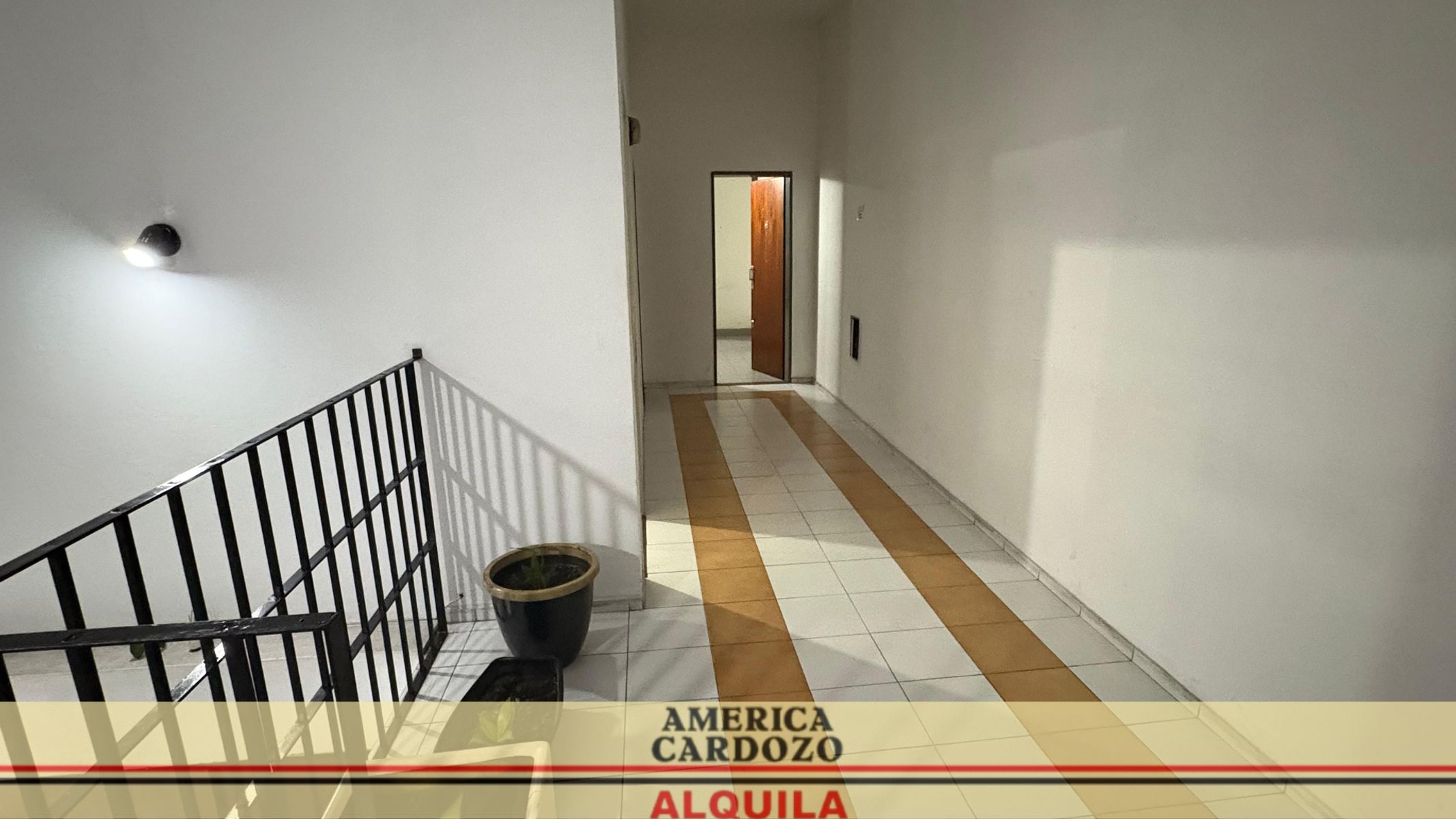 3 OFICINAS AGRUPADAS USO PROFESIONAL MORON 85 M2 — foto 2