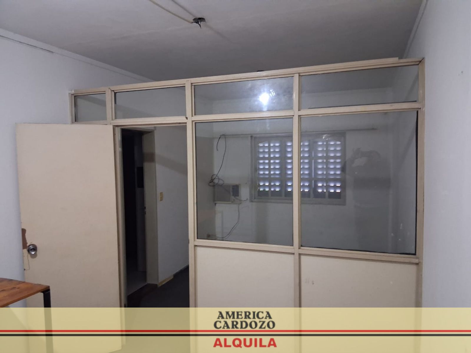 3 OFICINAS AGRUPADAS USO PROFESIONAL MORON 85 M2 — foto 4
