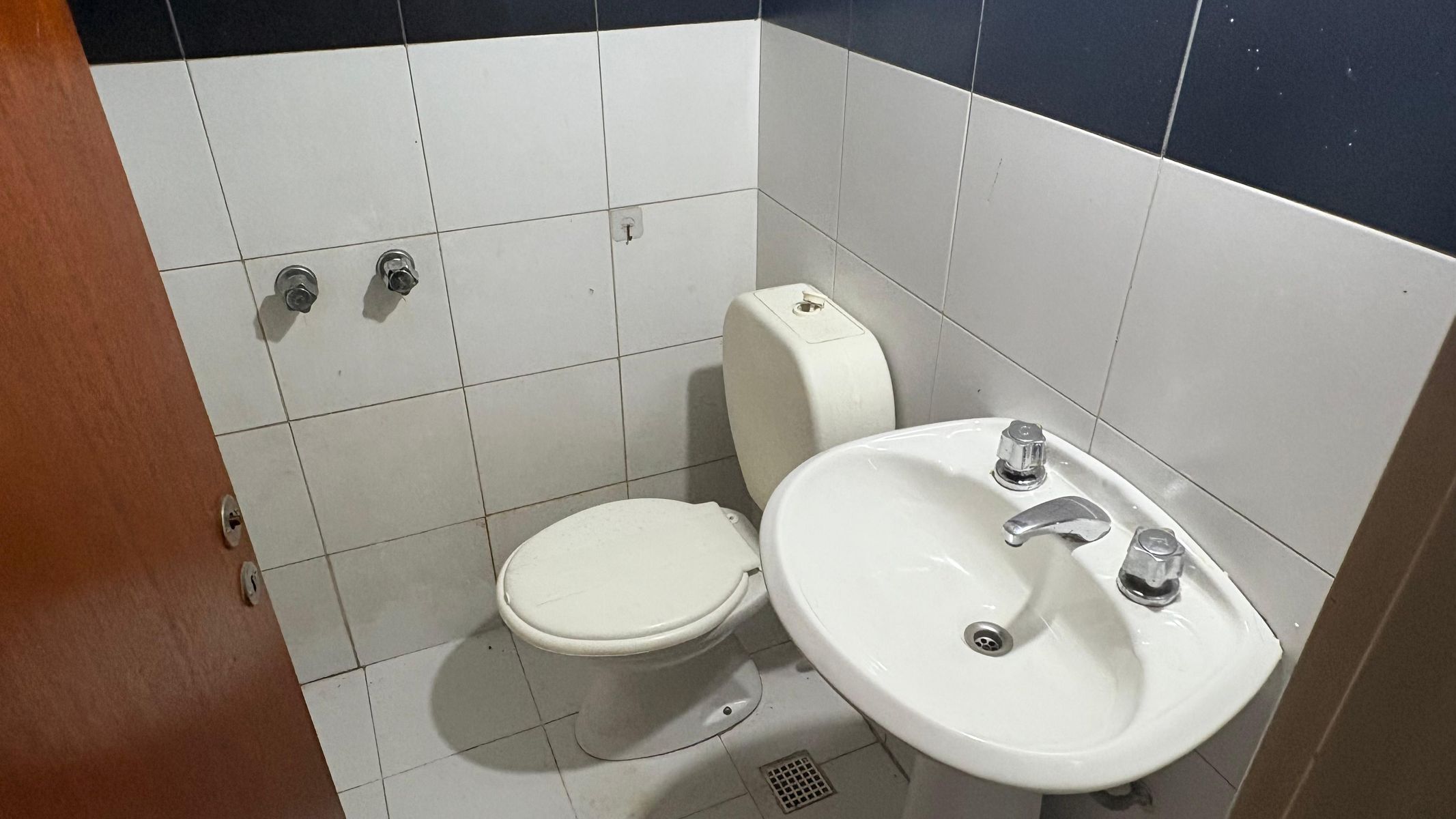 3 OFICINAS AGRUPADAS USO PROFESIONAL MORON 85 M2 — foto 11