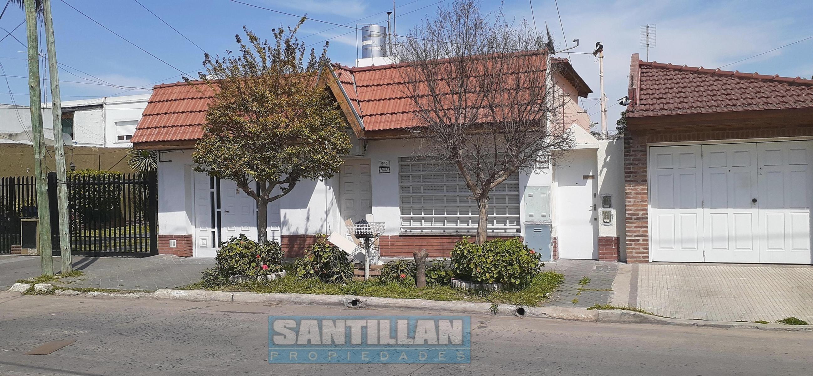 EXCELENTE PROPIEDAD. DOS CASAS, COCHERA Y PISCINA. LOTE PROPIO