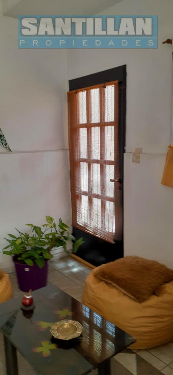 EXCELENTE PROPIEDAD. DOS CASAS, COCHERA Y PISCINA. LOTE PROPIO — foto 7