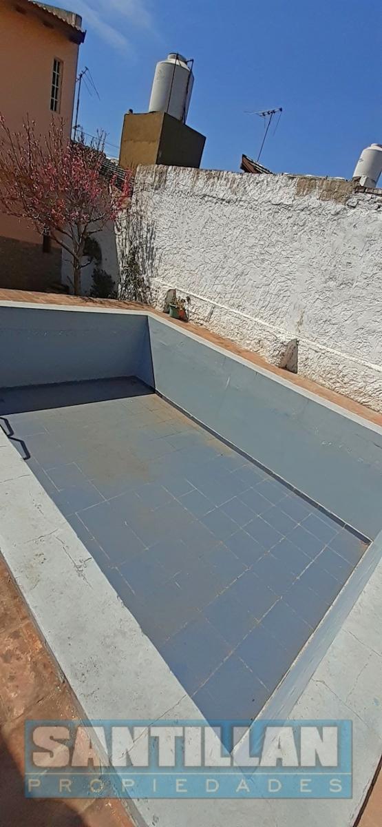 EXCELENTE PROPIEDAD. DOS CASAS, COCHERA Y PISCINA. LOTE PROPIO — foto 13