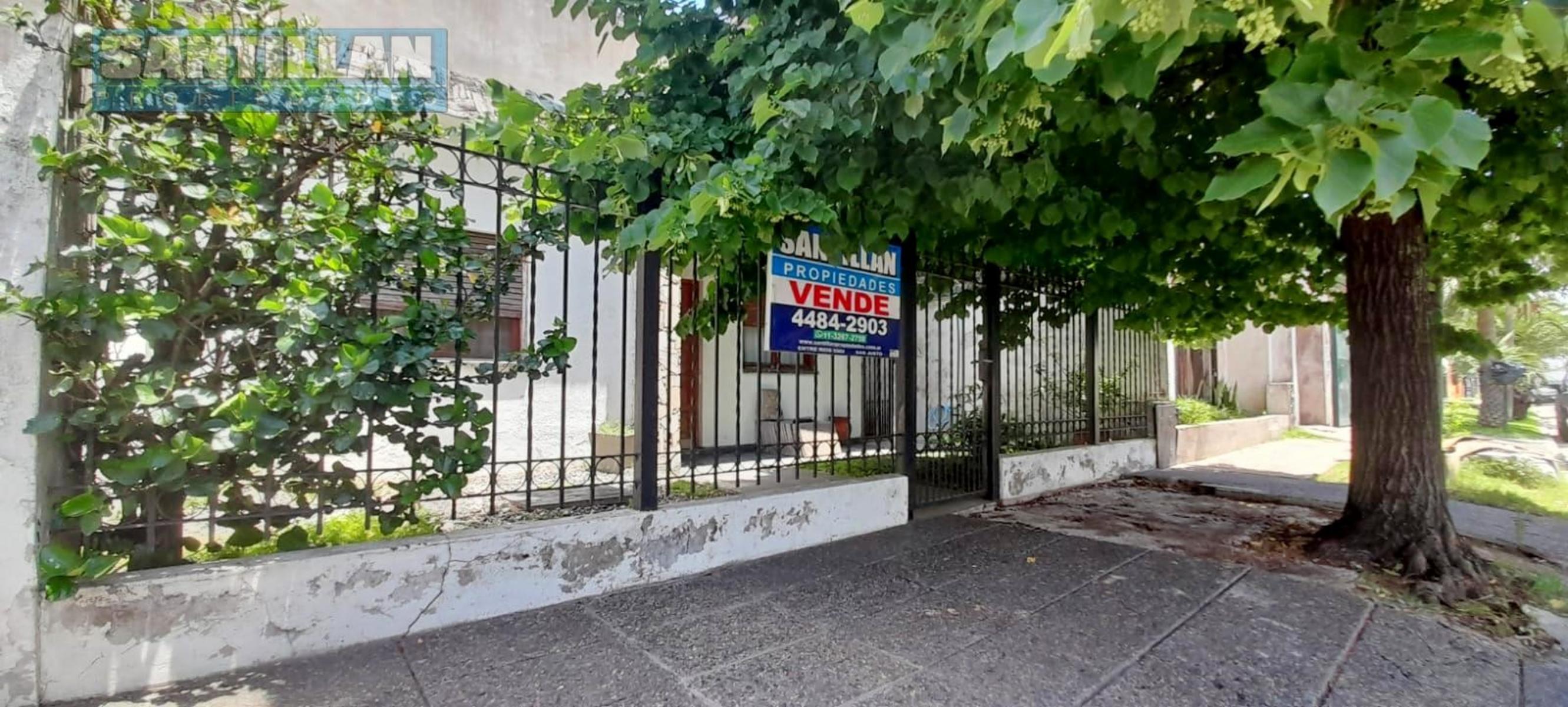 EXCELENTE CASA 4 AMBIENTES EN DOS PLANTAS - LOTE PROPIO - MORON SUR