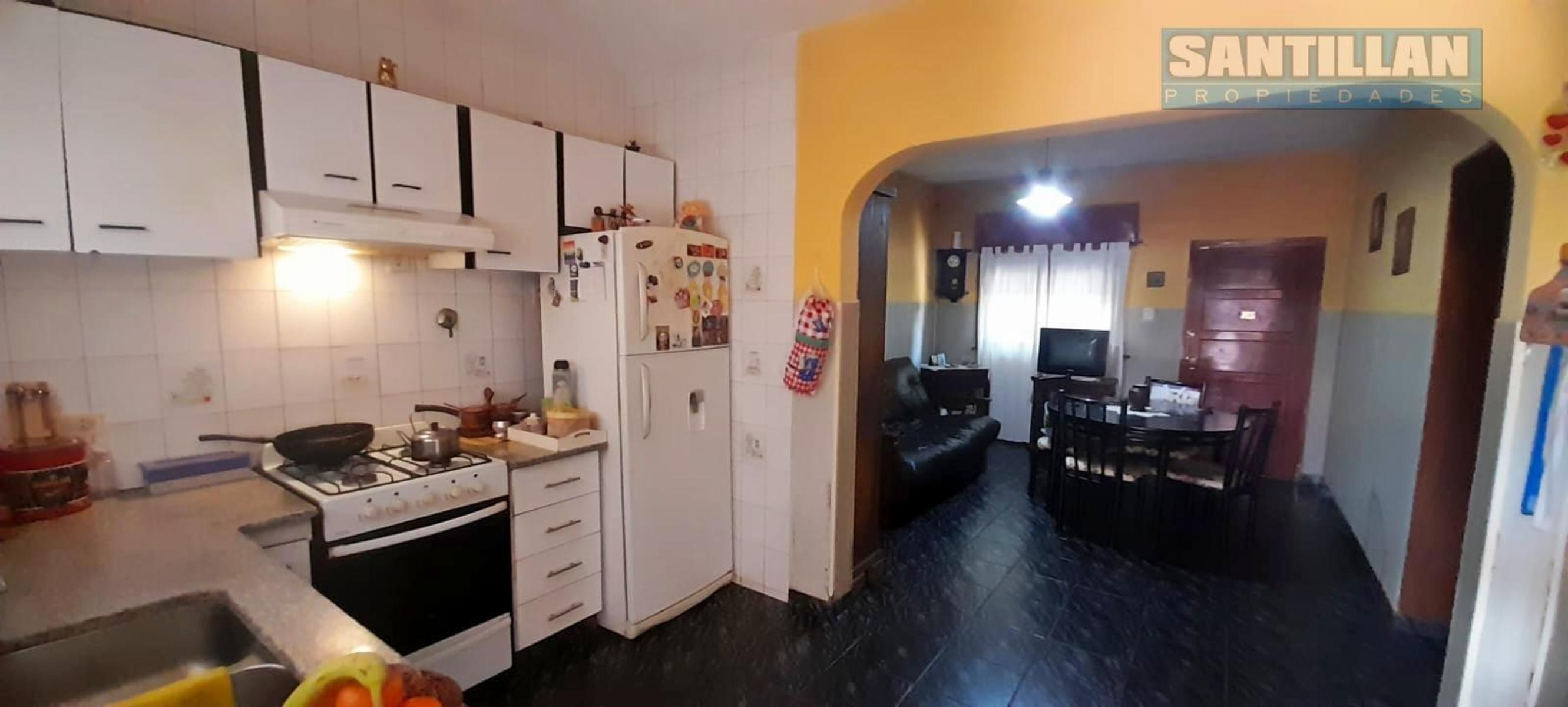 EXCELENTE CASA 4 AMBIENTES EN DOS PLANTAS - LOTE PROPIO - MORON SUR — foto 4