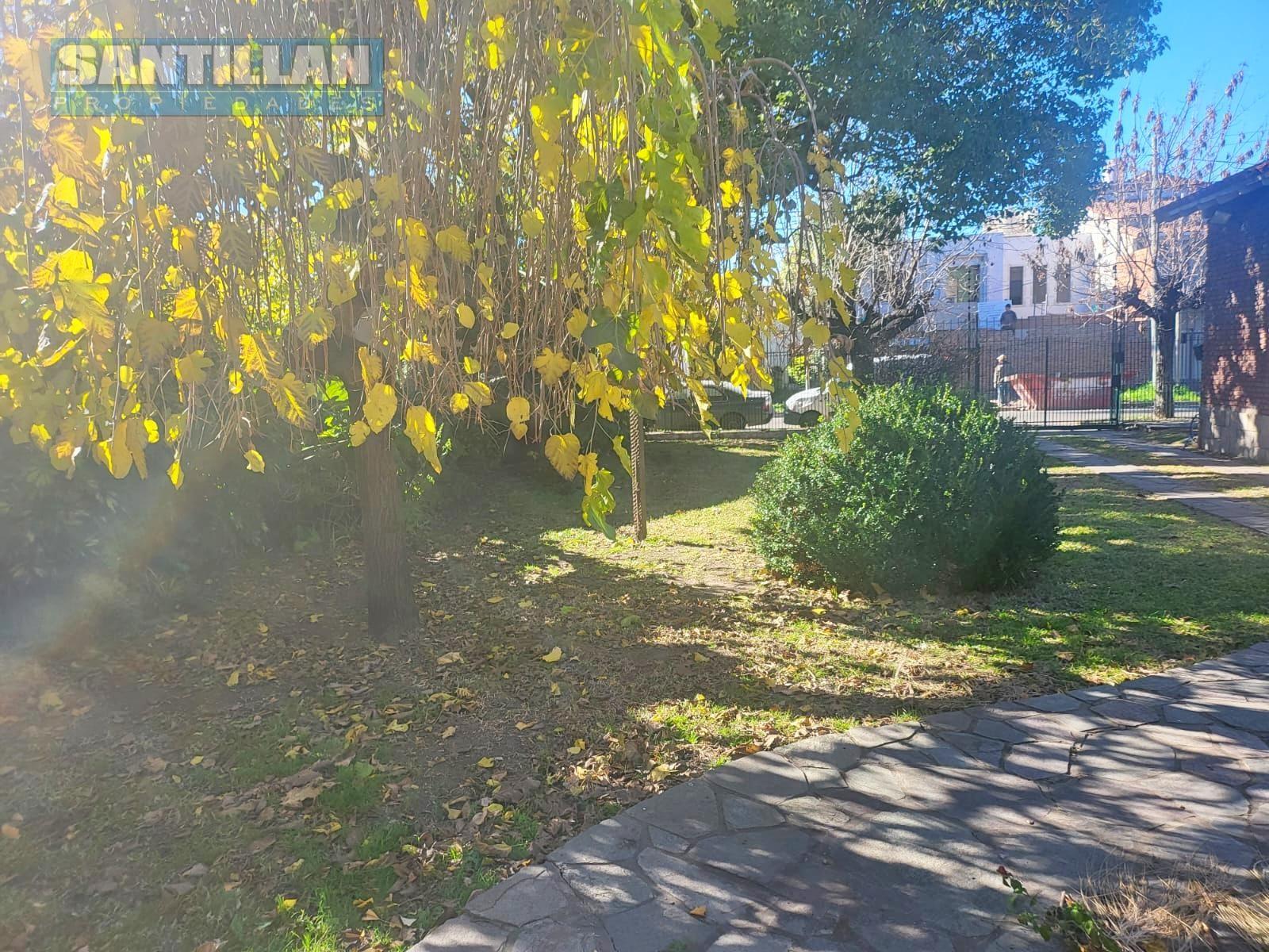 EXCELENTE PROPIEDAD SOBRE DOS LOTES EN LA MEJOR ZONA RESIDENCIAL DE RAMOS MEJÍA. — foto 13