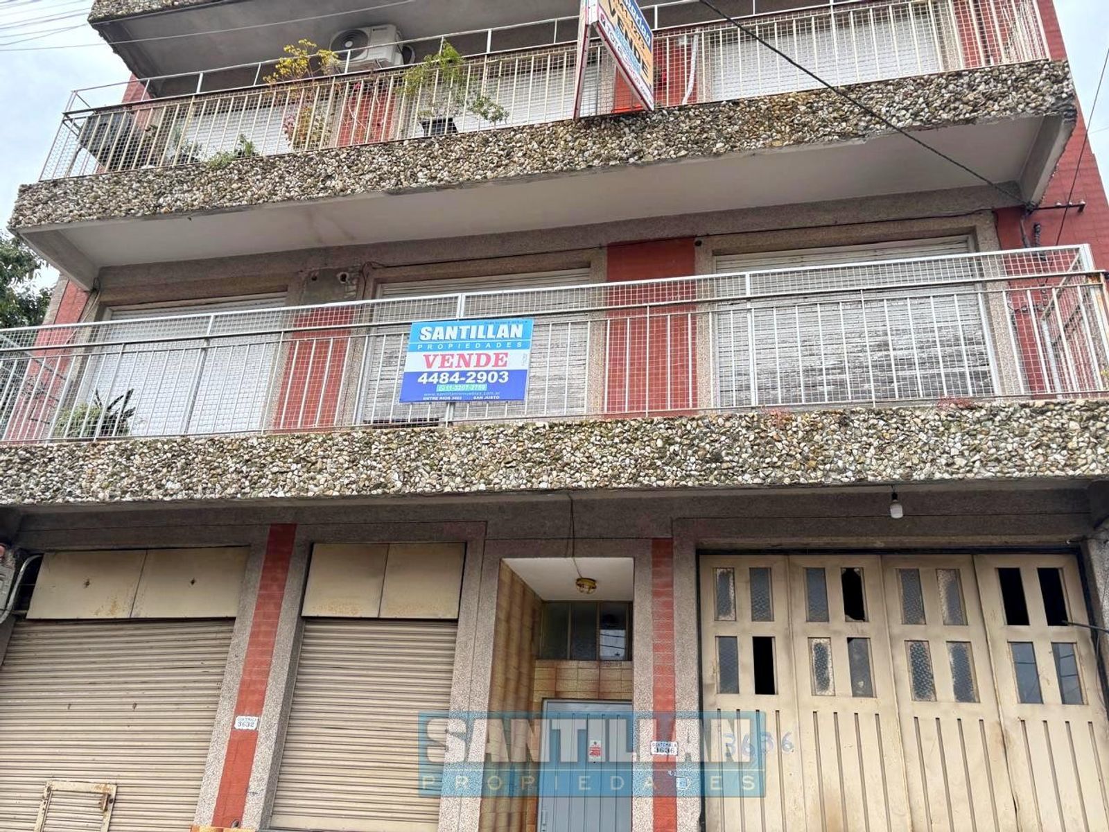 OPORTUNIDAD. AMPLIO DEPARTAMENTO DE 3 AMBIENTES CON BALCON. SAN JUSTO