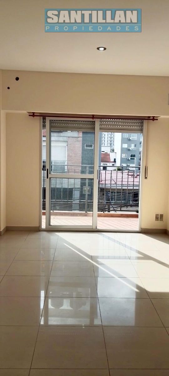 HERMOSO DEPARTAMENTO DE 2 AMPLIOS AMBIENTES EN DÚPLEX AL FRENTE - SAN JUSTO CENTRO - 9