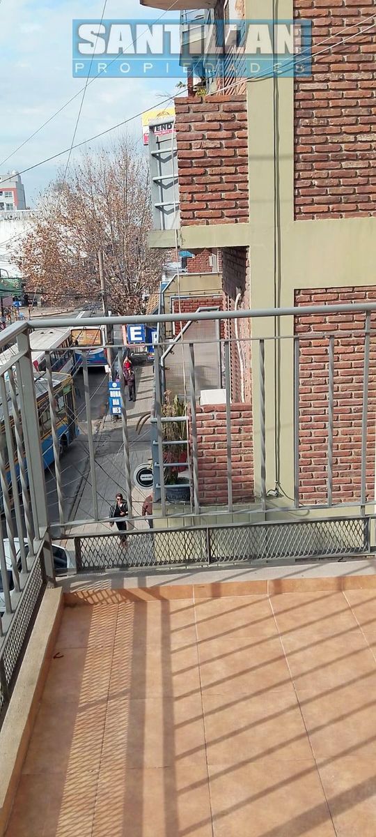 HERMOSO DEPARTAMENTO DE 2 AMPLIOS AMBIENTES EN DÚPLEX AL FRENTE - SAN JUSTO CENTRO - 13