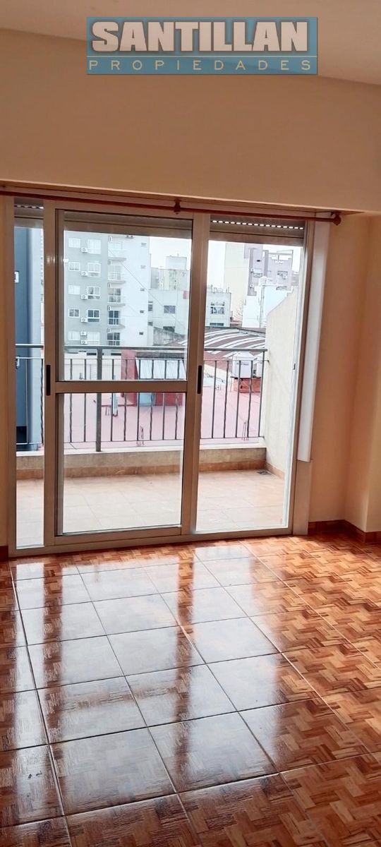 HERMOSO DEPARTAMENTO DE 2 AMPLIOS AMBIENTES EN DÚPLEX AL FRENTE - SAN JUSTO CENTRO - 23