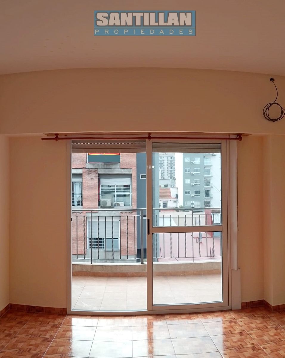 HERMOSO DEPARTAMENTO DE 2 AMPLIOS AMBIENTES EN DÚPLEX AL FRENTE - SAN JUSTO CENTRO - 25