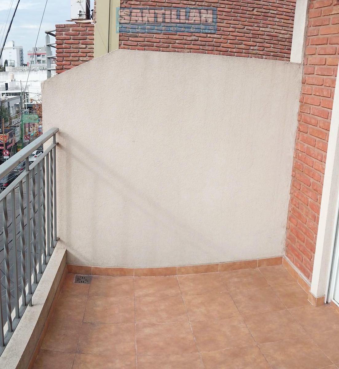 HERMOSO DEPARTAMENTO DE 2 AMPLIOS AMBIENTES EN DÚPLEX AL FRENTE - SAN JUSTO CENTRO - 30