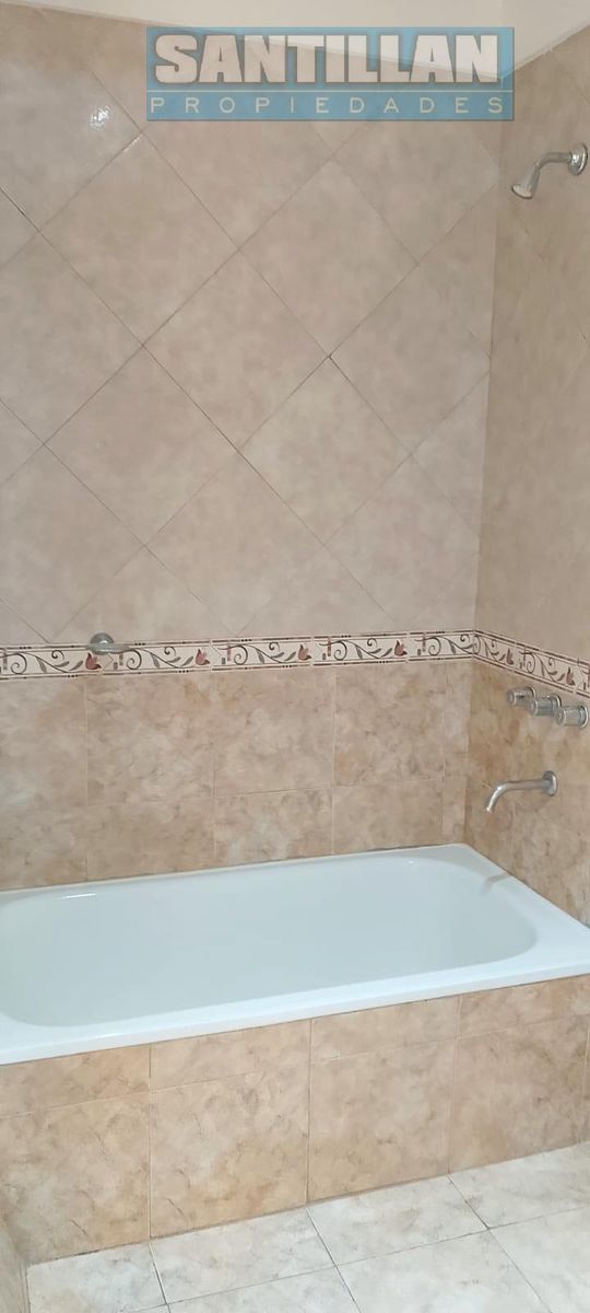 HERMOSO DEPARTAMENTO DE 2 AMPLIOS AMBIENTES EN DÚPLEX AL FRENTE - SAN JUSTO CENTRO - 33