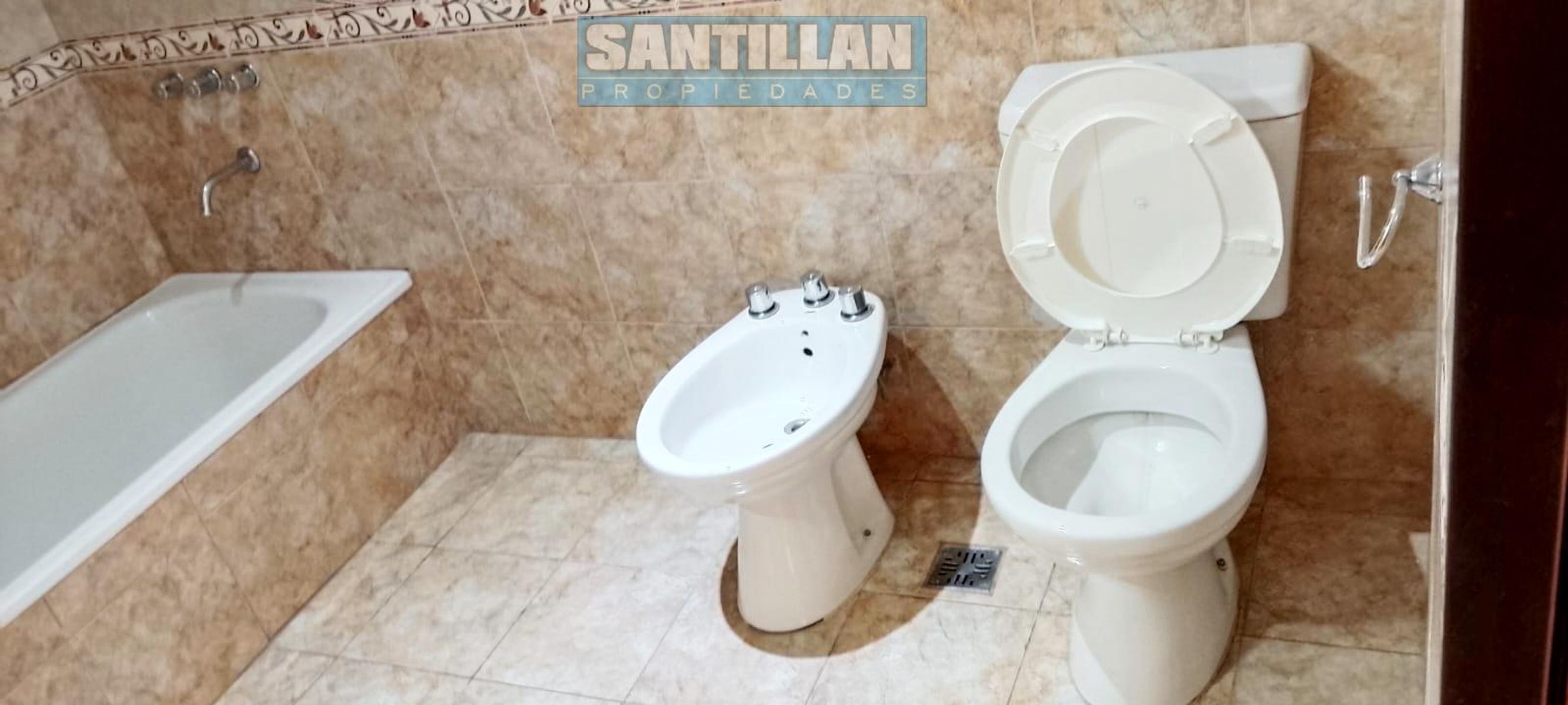 HERMOSO DEPARTAMENTO DE 2 AMPLIOS AMBIENTES EN DÚPLEX AL FRENTE - SAN JUSTO CENTRO - 34