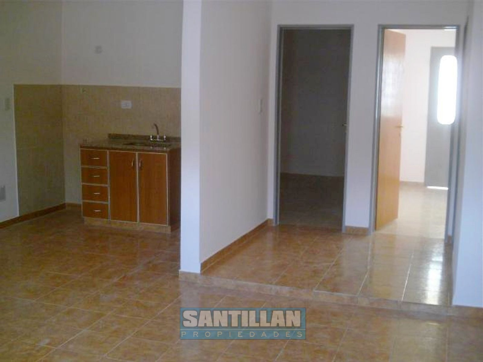 CASA EN PH 3 AMBIENTES EN ESQUINA AL FRENTE CON PATIO Y COCHERA - LA TABLADA - 3
