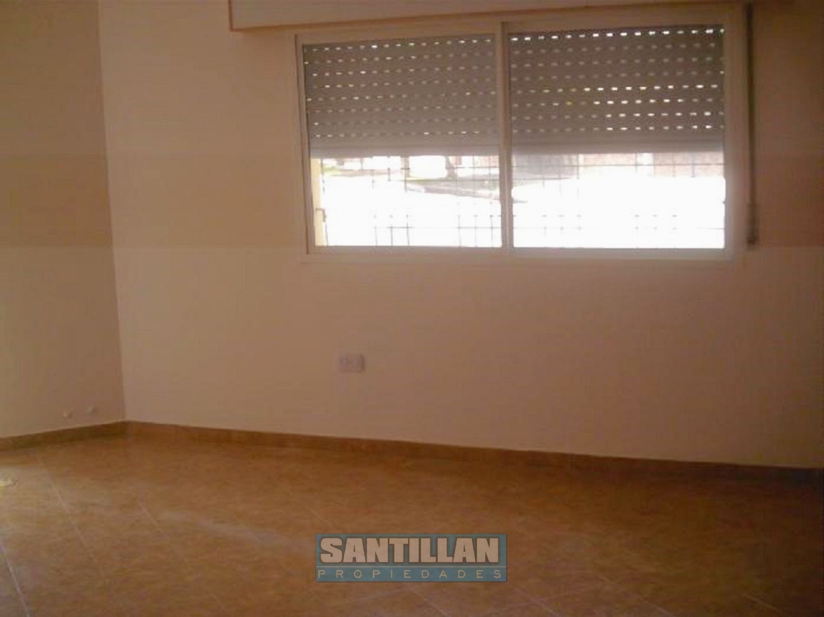 CASA EN PH 3 AMBIENTES EN ESQUINA AL FRENTE CON PATIO Y COCHERA - LA TABLADA - 4