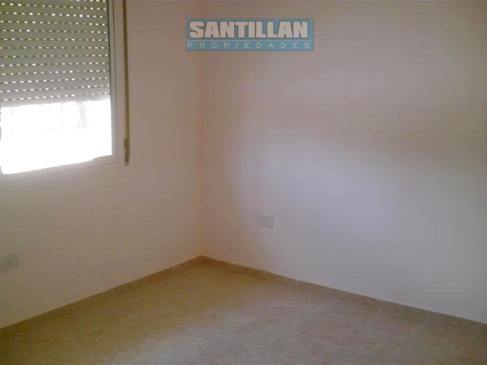 CASA EN PH 3 AMBIENTES EN ESQUINA AL FRENTE CON PATIO Y COCHERA - LA TABLADA - 6