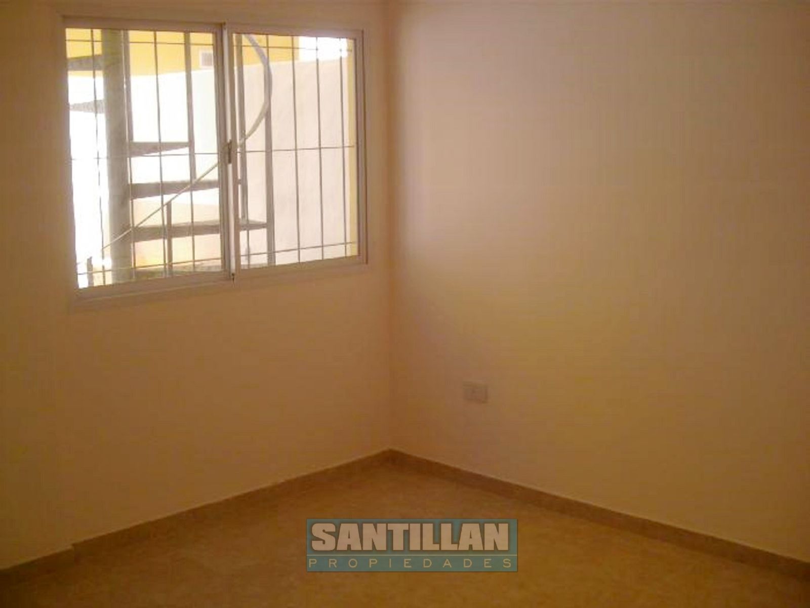 CASA EN PH 3 AMBIENTES EN ESQUINA AL FRENTE CON PATIO Y COCHERA - LA TABLADA - 8
