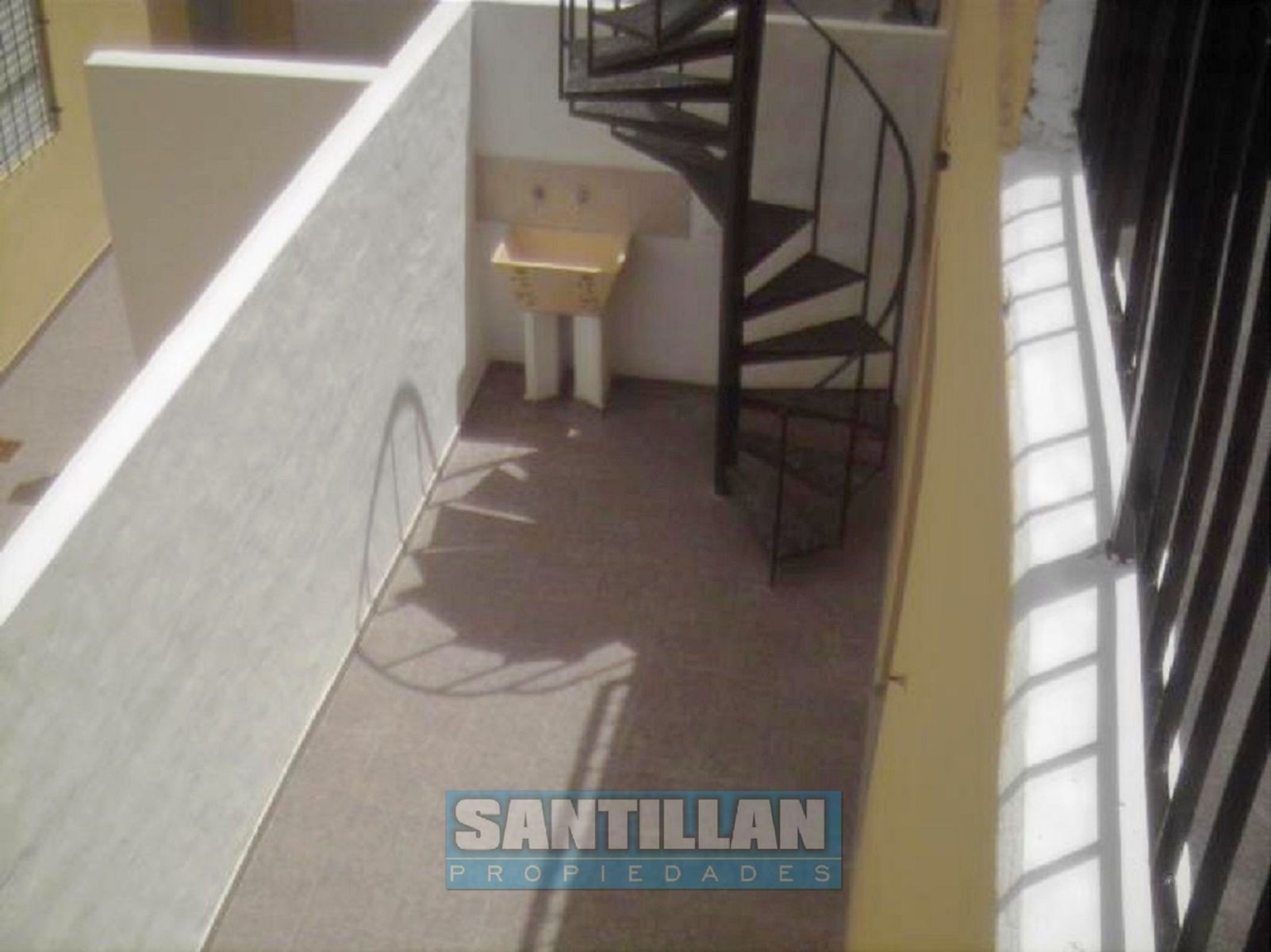 CASA EN PH 3 AMBIENTES EN ESQUINA AL FRENTE CON PATIO Y COCHERA - LA TABLADA - 9