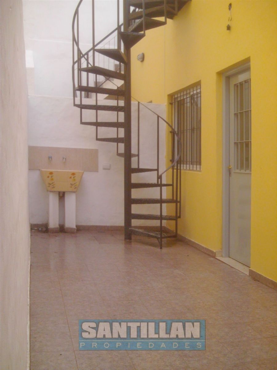 CASA EN PH 3 AMBIENTES EN ESQUINA AL FRENTE CON PATIO Y COCHERA - LA TABLADA - 10