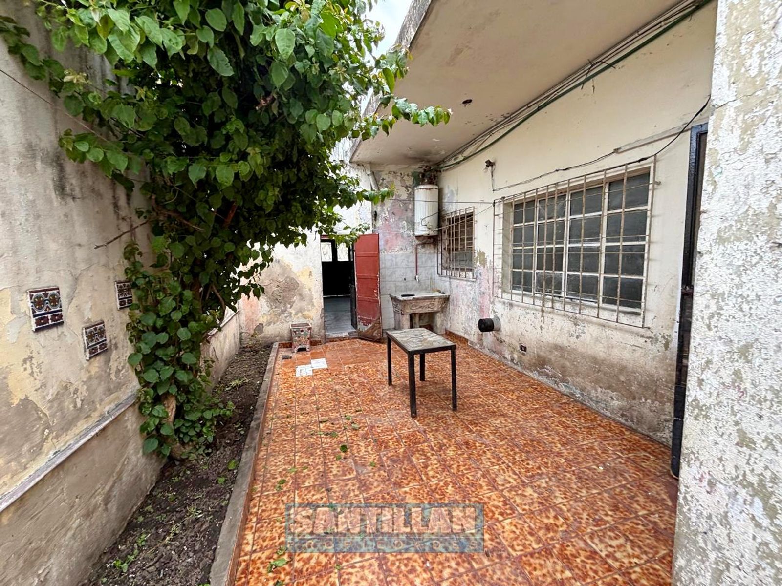 Casa 4 ambientes con garaje cubierto y patio. San Justo. Uso comercial. - 23